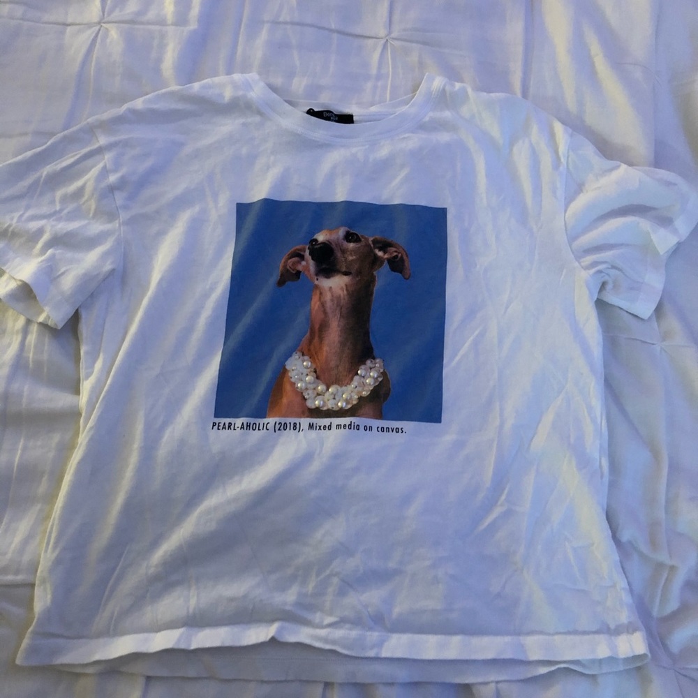 White tee with picture